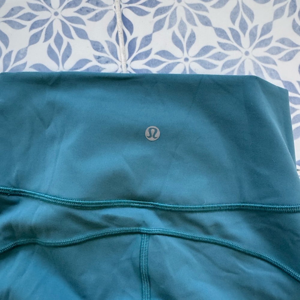Lululemon In Movement Crop *Everlux 19" - Picture 4 of 5